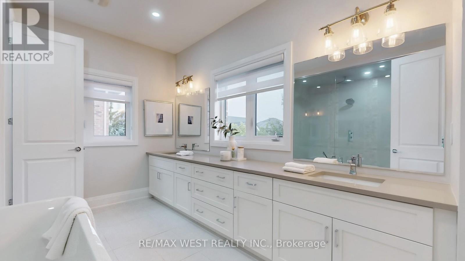 Photo 22 of 5199 Symphony Court, Mississauga ON