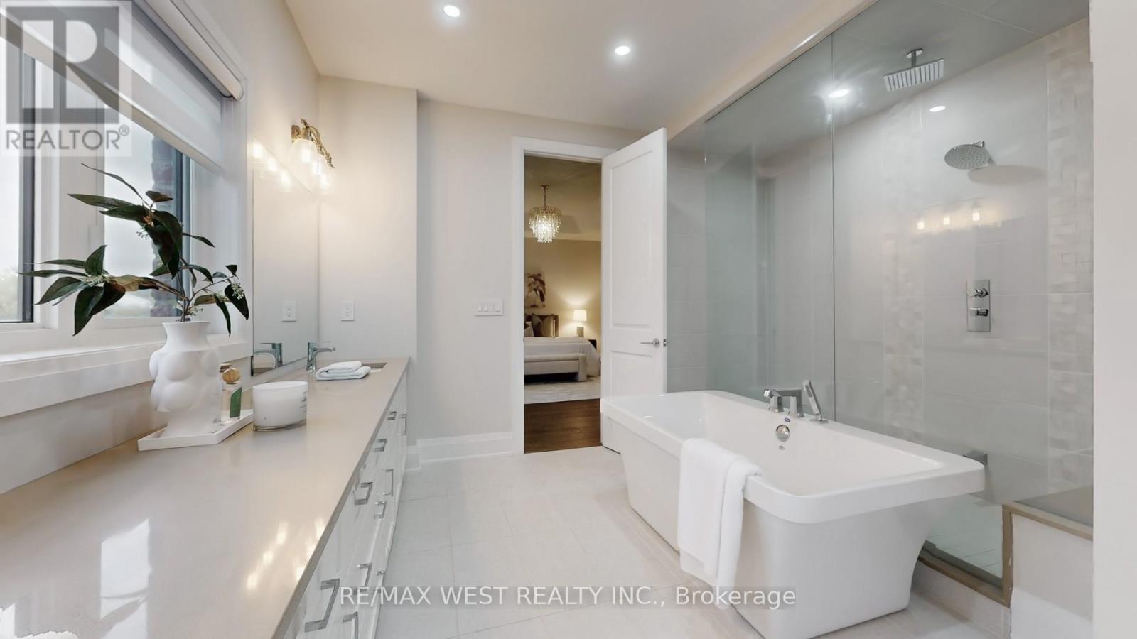 Photo 23 of 5199 Symphony Court, Mississauga ON