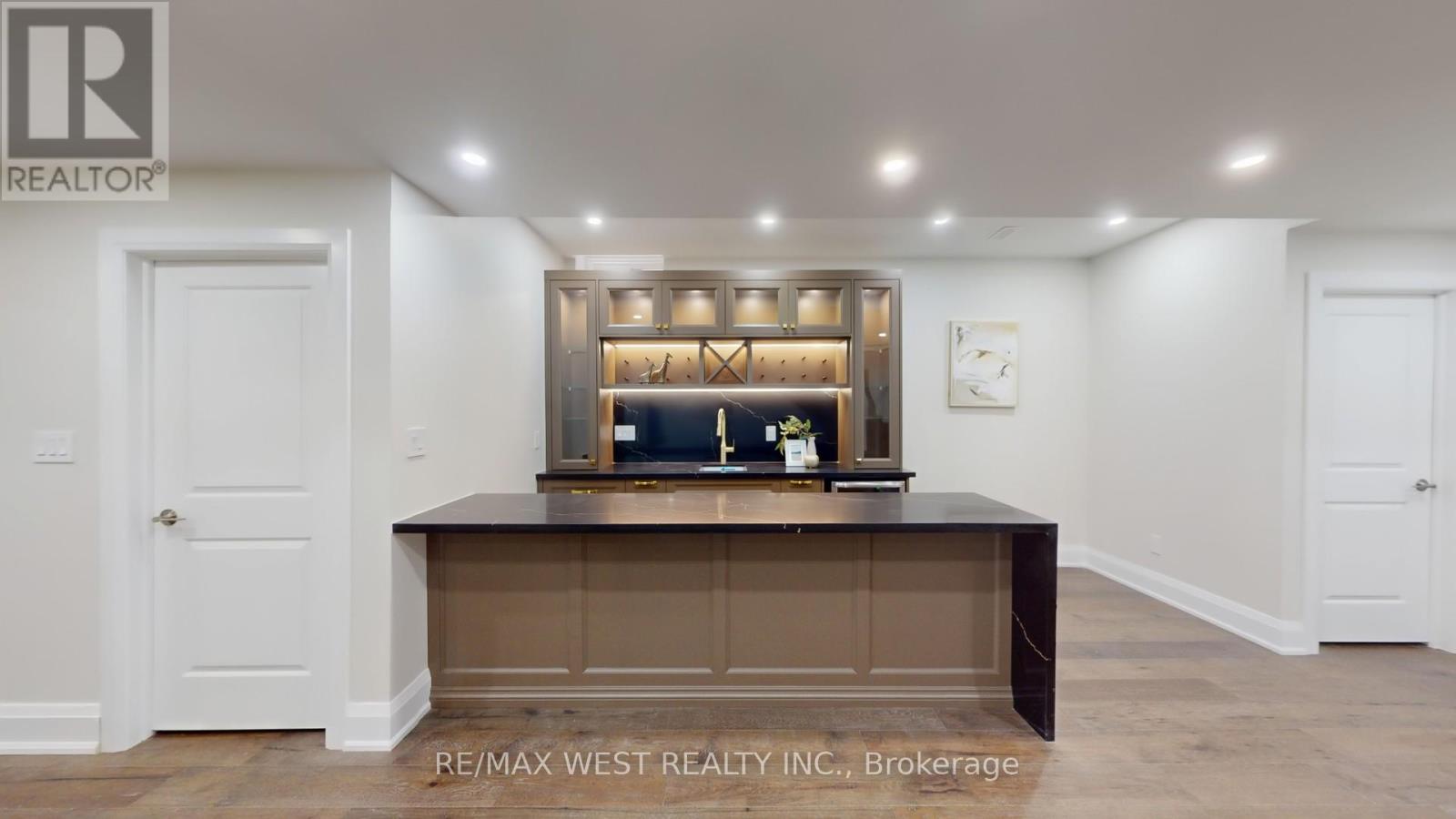 Photo 7 of 5199 Symphony Court, Mississauga ON