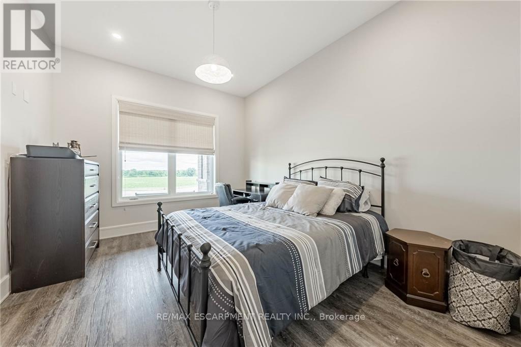 4 MIDDLEPORT ROAD - 19