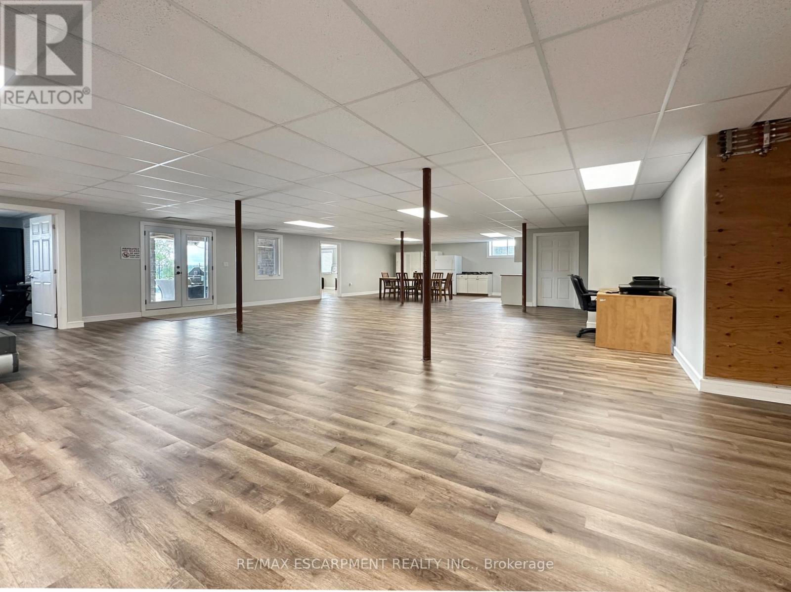 4 MIDDLEPORT ROAD - 25