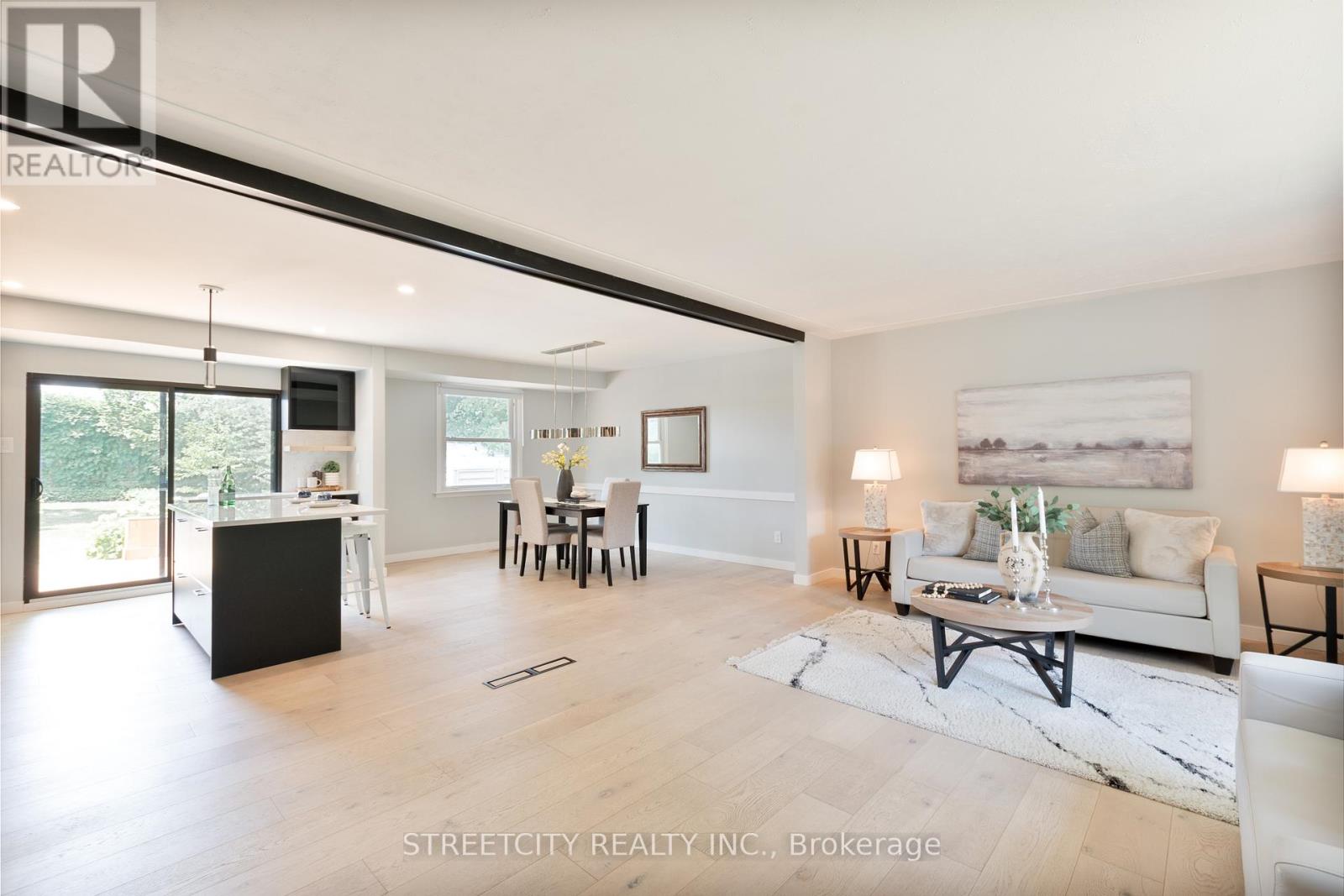 Photo 11 of 103 Friars Way, London North ON