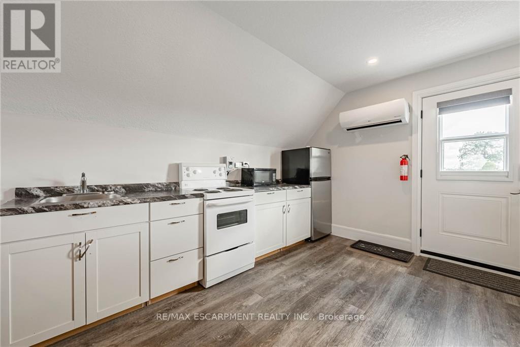 4 MIDDLEPORT ROAD - 34
