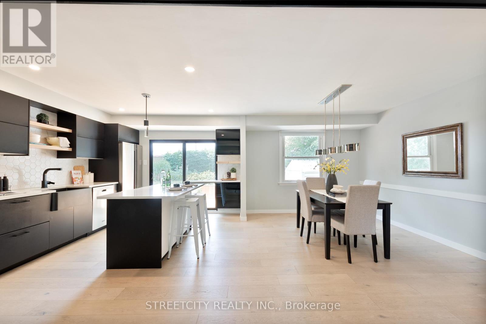 Photo 12 of 103 Friars Way, London North ON