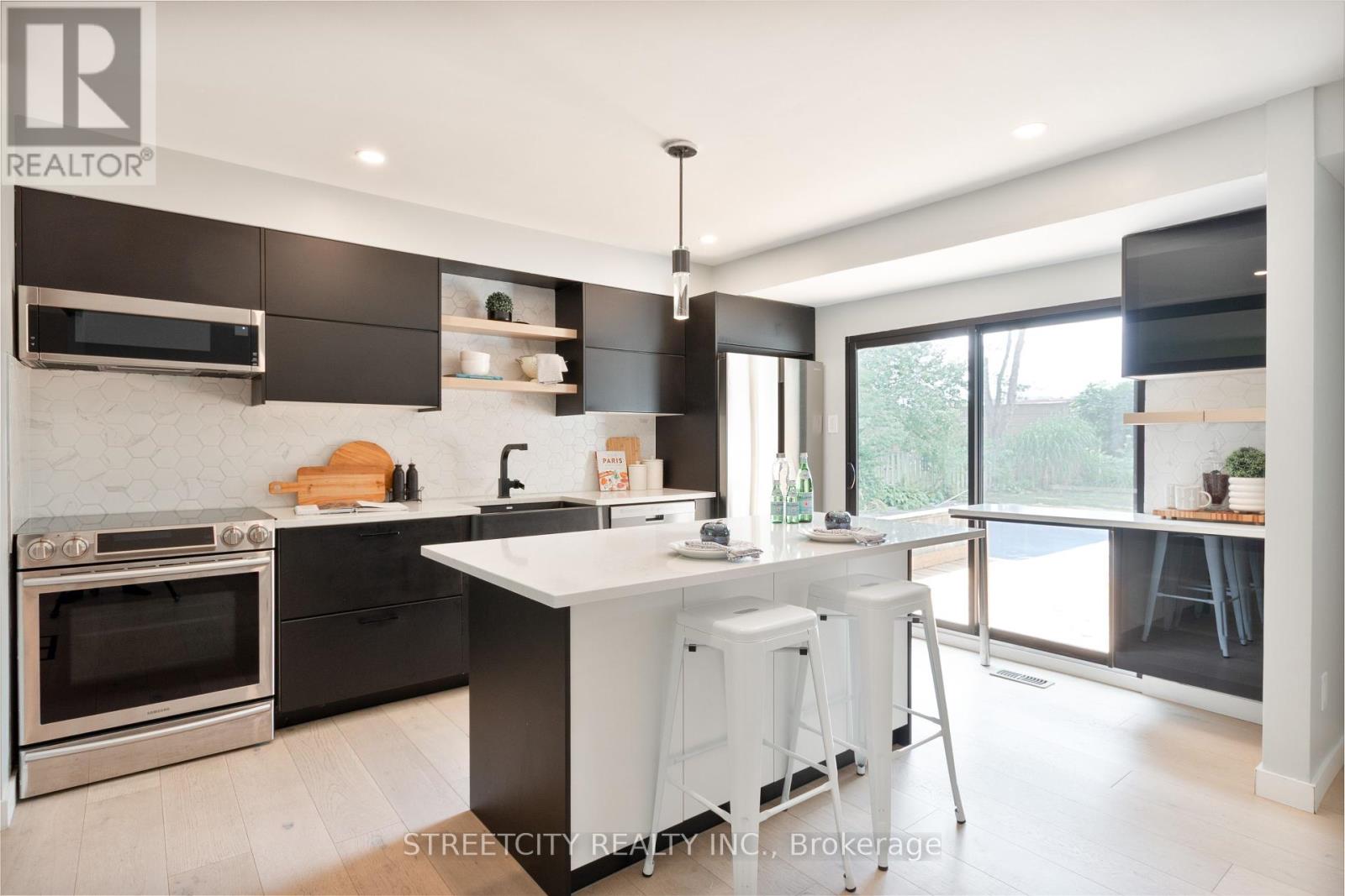 Photo 14 of 103 Friars Way, London North ON