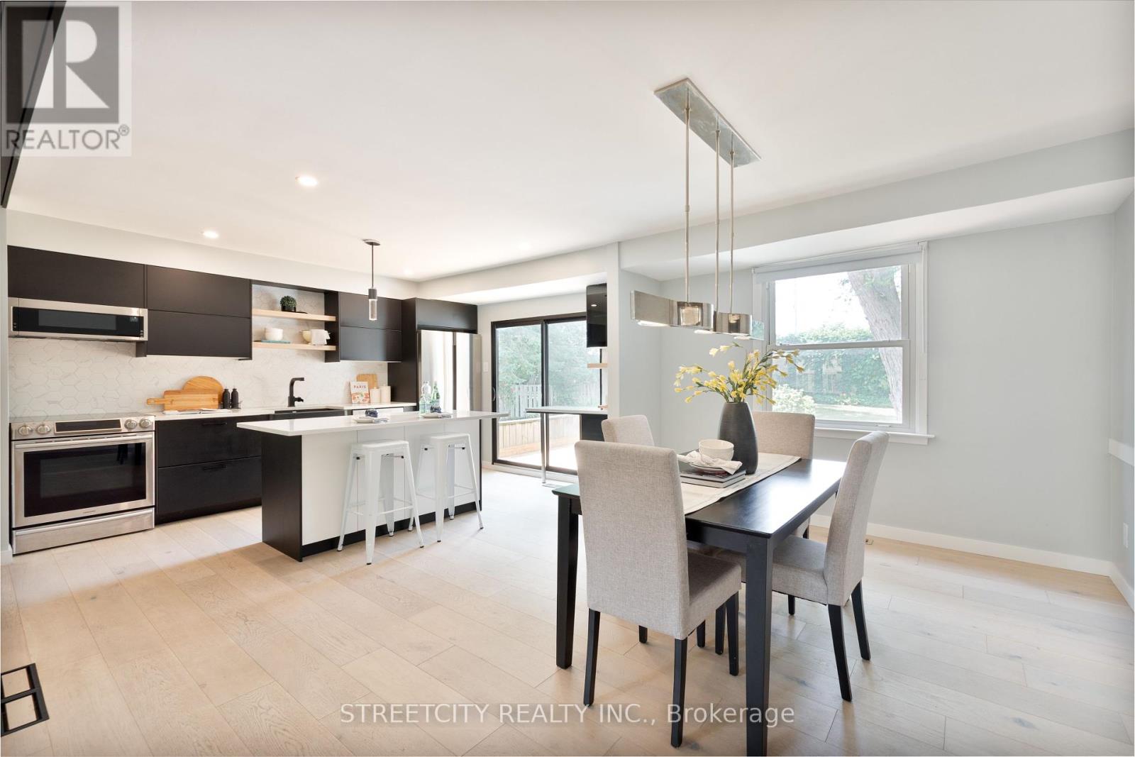Photo 13 of 103 Friars Way, London North ON