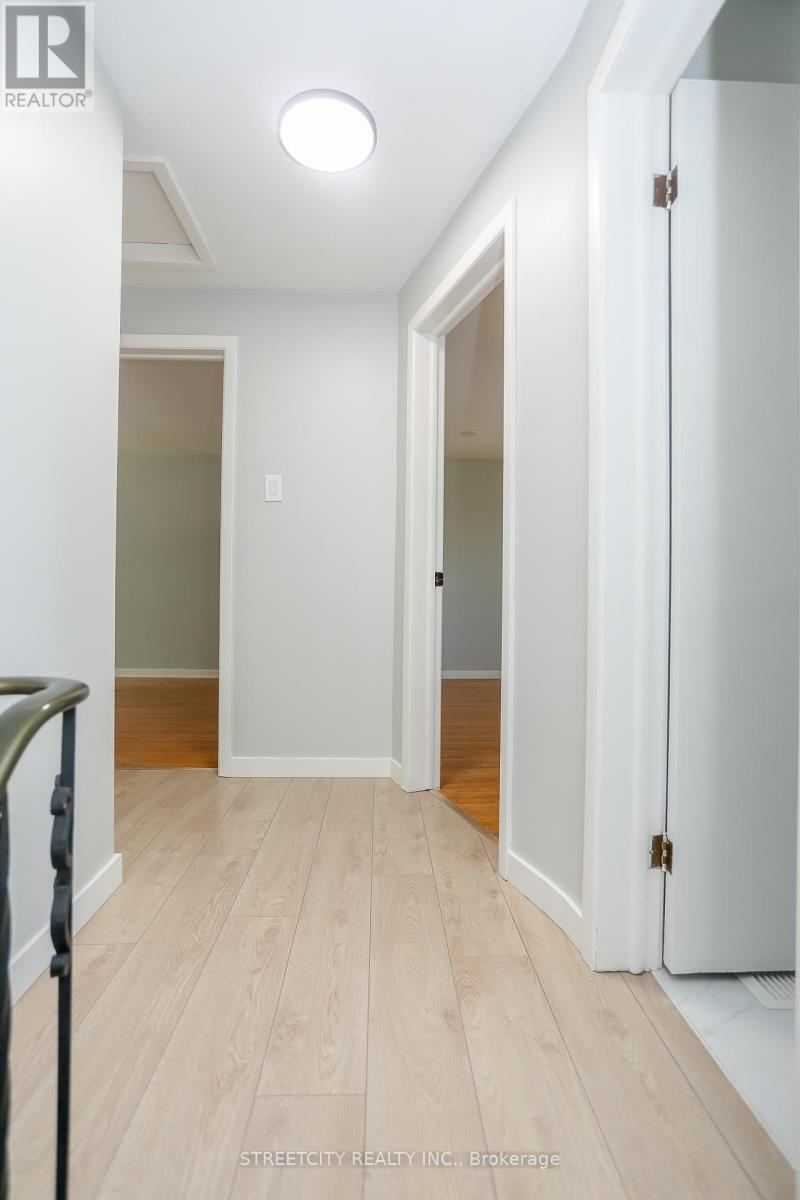Photo 19 of 103 Friars Way, London North ON