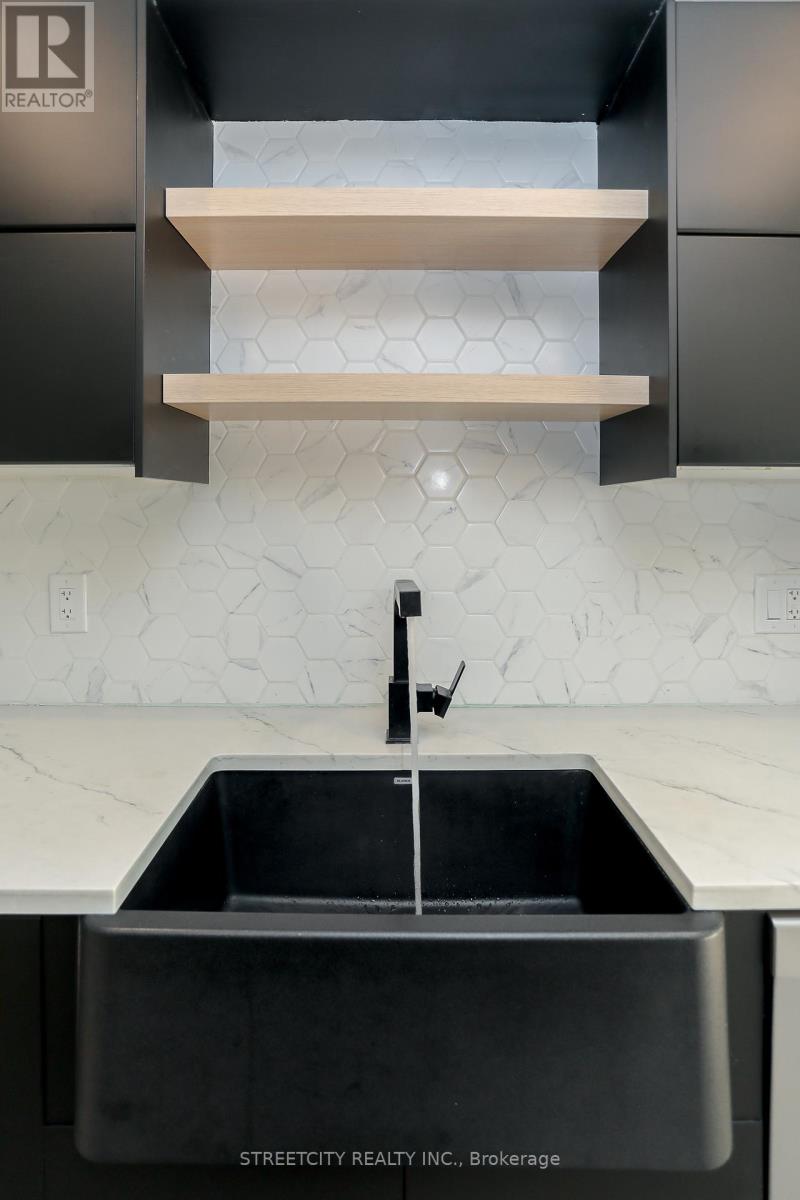 Photo 15 of 103 Friars Way, London North ON