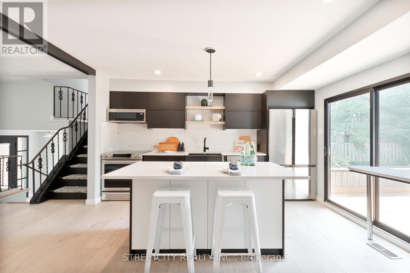 Photo 16 of 103 Friars Way, London North ON