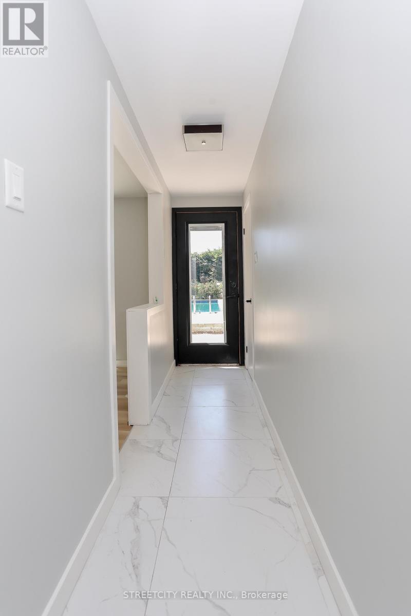 Photo 27 of 103 Friars Way, London North ON