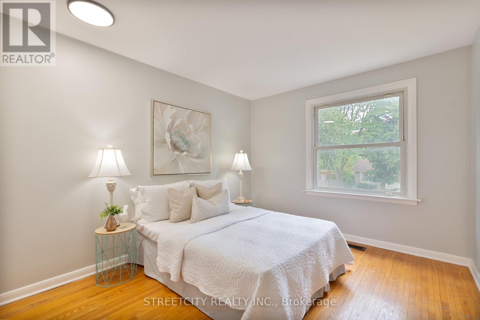 Photo 24 of 103 Friars Way, London North ON