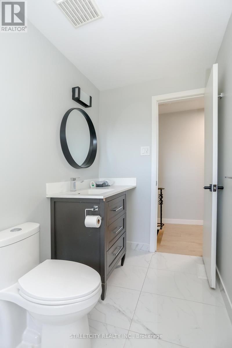 Photo 25 of 103 Friars Way, London North ON