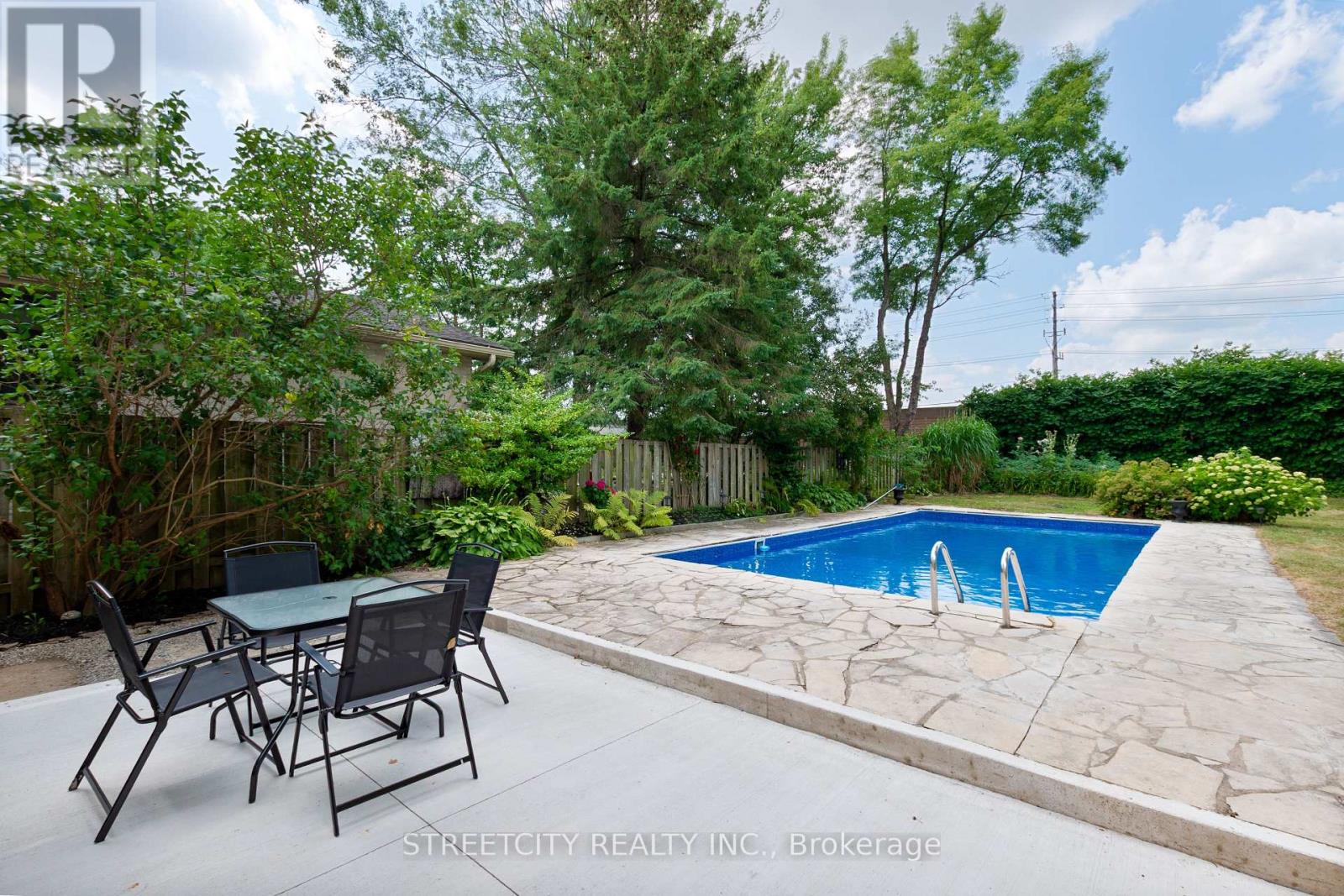 Photo 39 of 103 Friars Way, London North ON