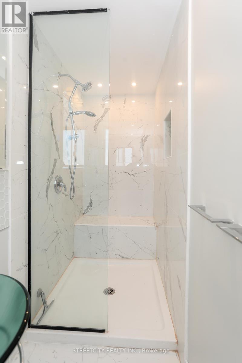 Photo 30 of 103 Friars Way, London North ON