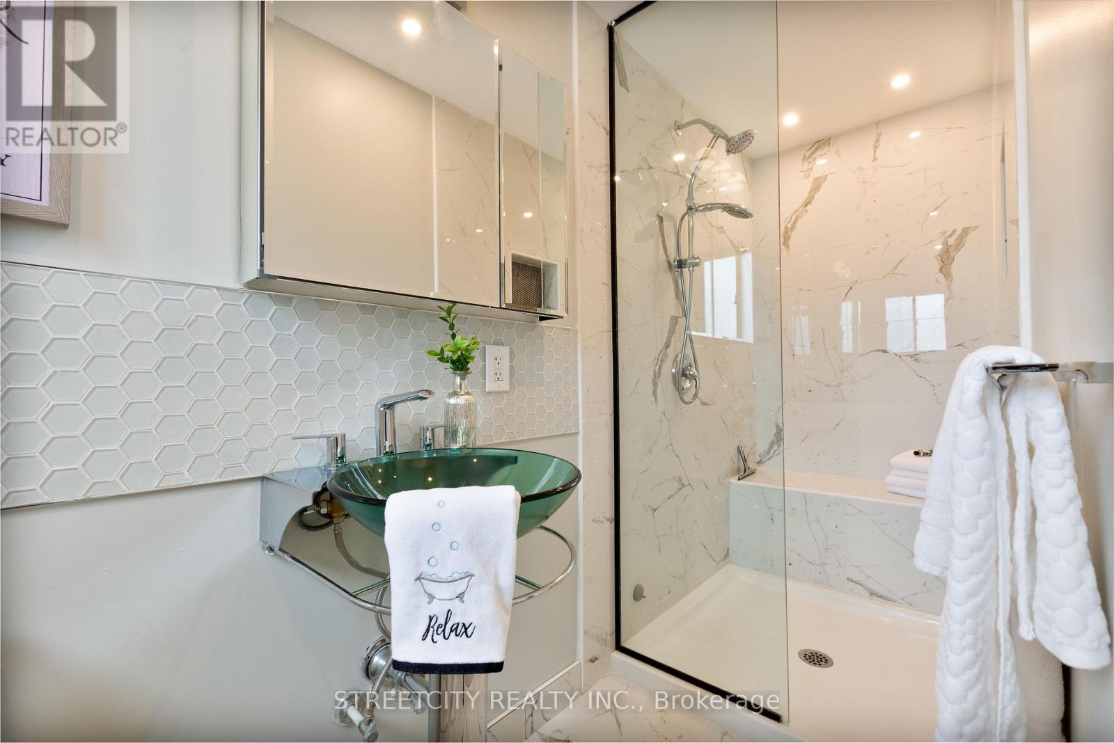 Photo 7 of 103 Friars Way, London North ON
