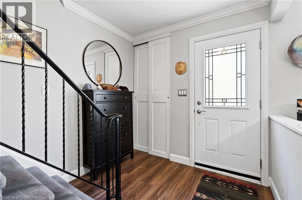 Photo 3 of 8117 Lynhurst Drive, Niagara Falls ON