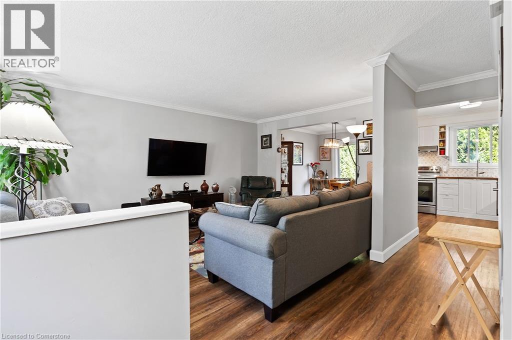 Photo 7 of 8117 Lynhurst Drive, Niagara Falls ON