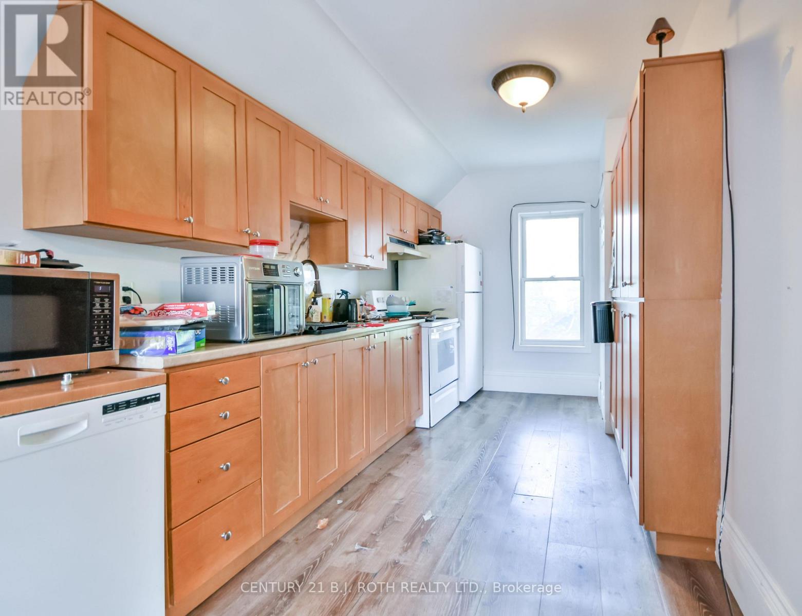 Photo 10 of 57 Penetang Street, Barrie ON