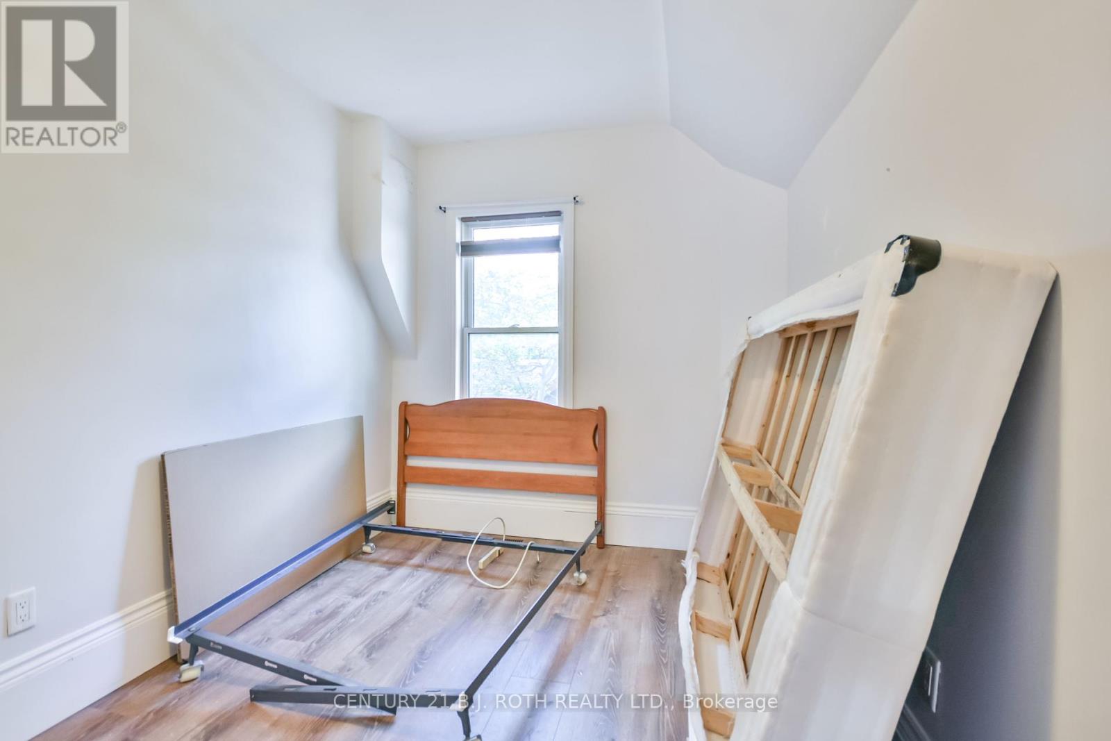 Photo 11 of 57 Penetang Street, Barrie ON