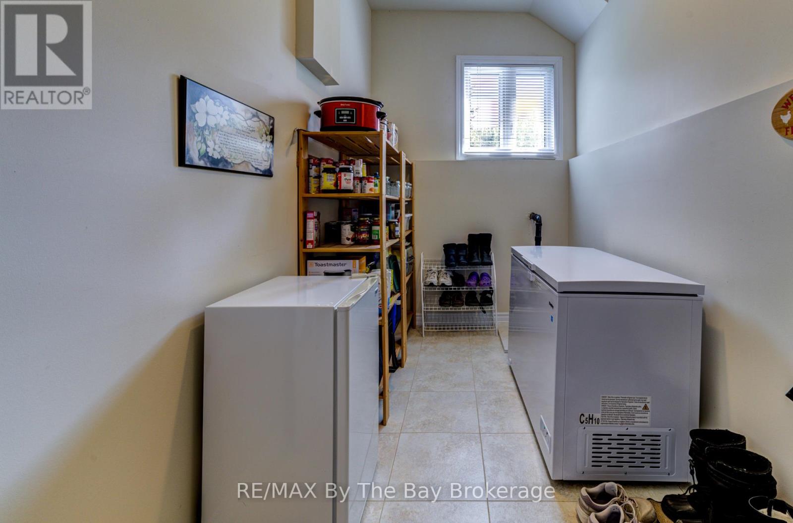 Photo 31 of 21 Portugal Path, Wasaga Beach ON