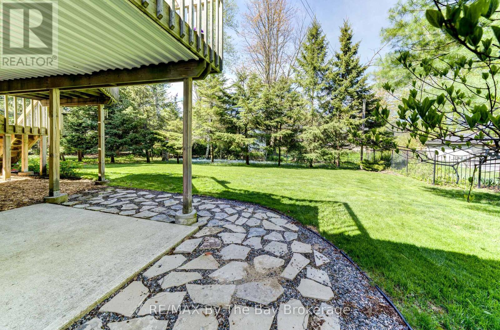 Photo 41 of 21 Portugal Path, Wasaga Beach ON