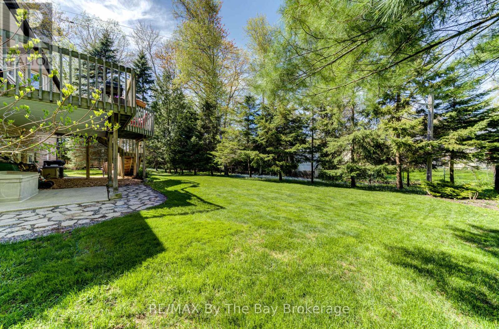 Photo 24 of 21 Portugal Path, Wasaga Beach ON