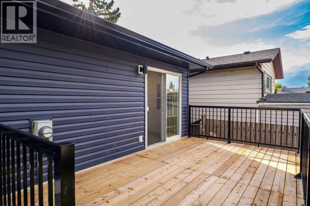 Single Family House Bi-level for Sale in  Deer Ridge Way SE Deer Ridge Calgary 