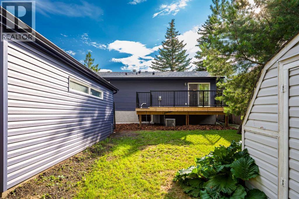 Single Family House Bi-level for Sale in  Deer Ridge Way SE Deer Ridge Calgary 