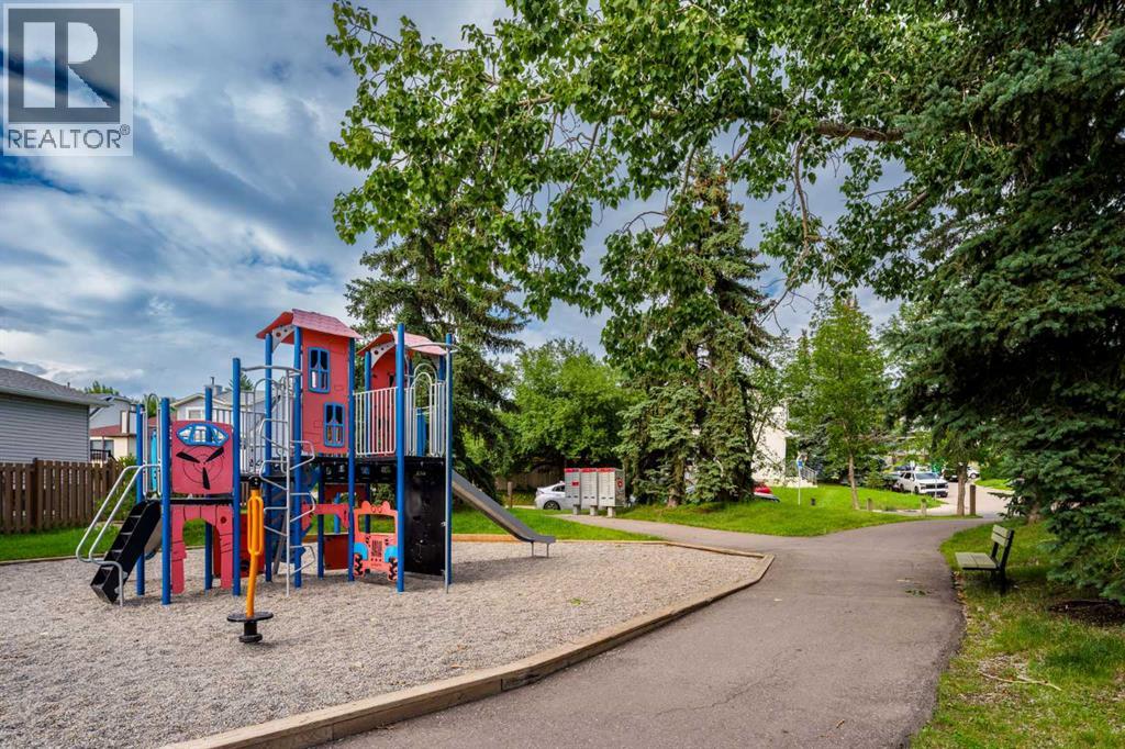 Single Family House Bi-level for Sale in  Deer Ridge Way SE Deer Ridge Calgary 