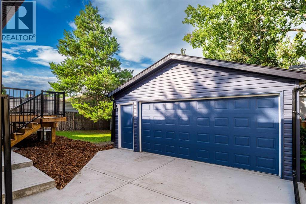 Single Family House Bi-level for Sale in  Deer Ridge Way SE Deer Ridge Calgary 