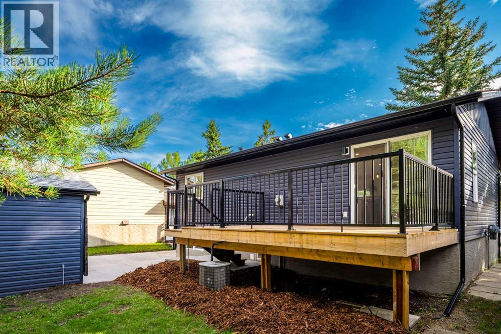 Single Family House Bi-level for Sale in  Deer Ridge Way SE Deer Ridge Calgary 