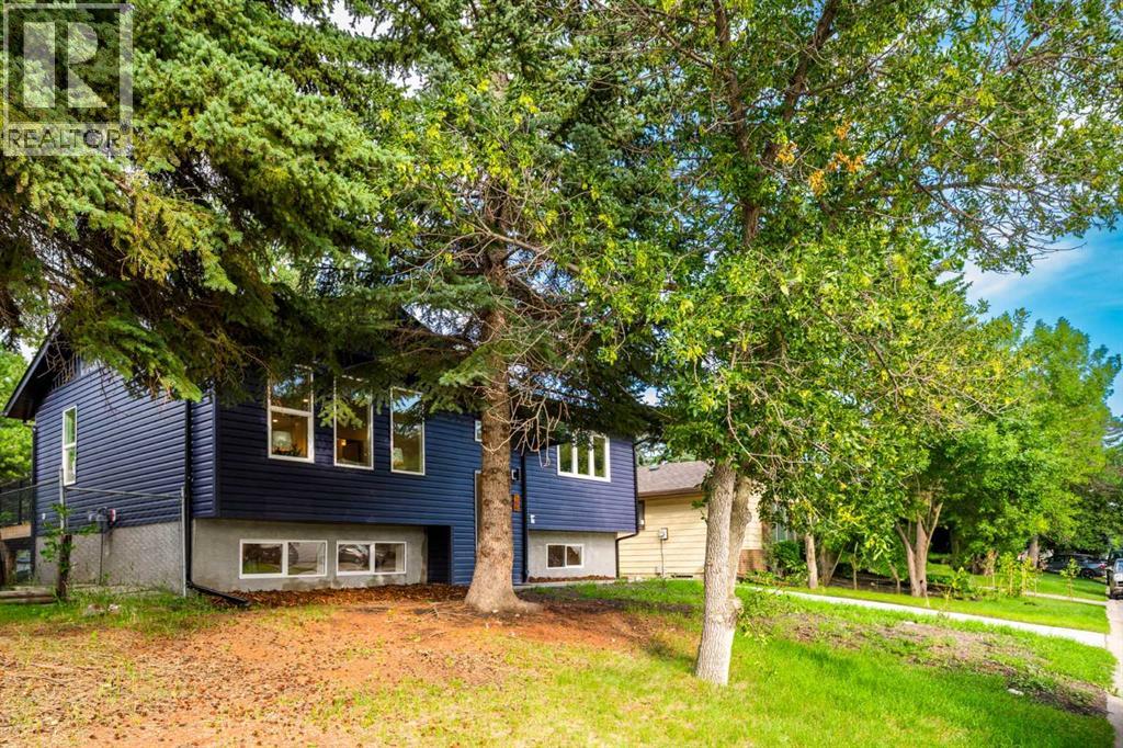 Single Family House Bi-level for Sale in  Deer Ridge Way SE Deer Ridge Calgary 