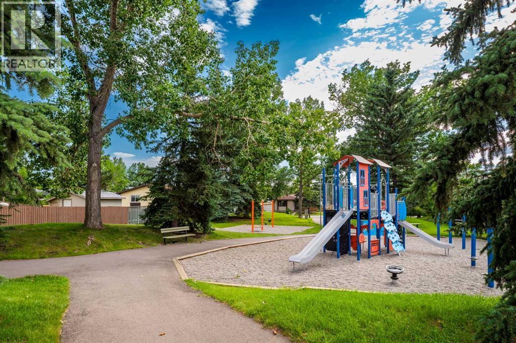 Single Family House Bi-level for Sale in  Deer Ridge Way SE Deer Ridge Calgary 