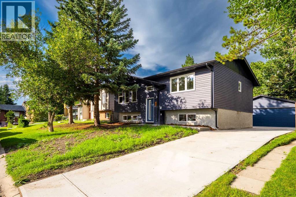 Single Family House Bi-level for Sale in  Deer Ridge Way SE Deer Ridge Calgary 