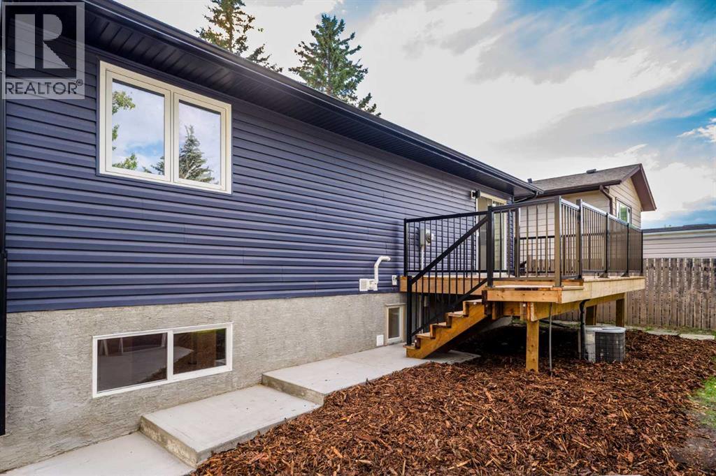 Single Family House Bi-level for Sale in  Deer Ridge Way SE Deer Ridge Calgary 