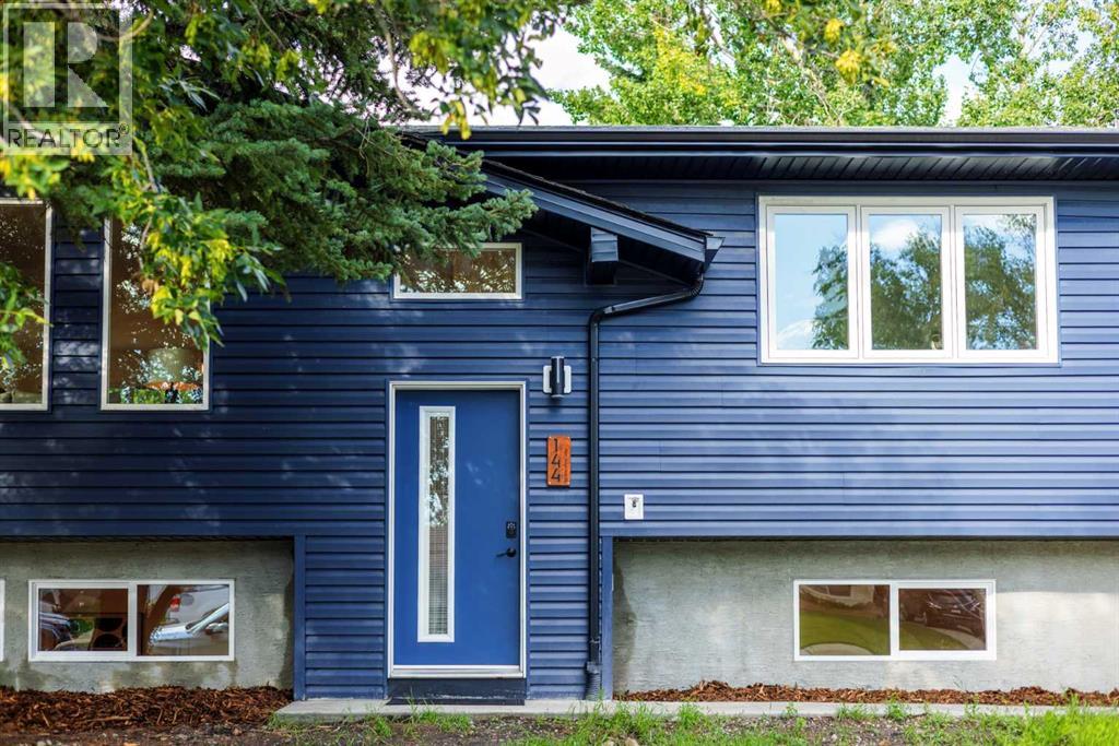 Single Family House Bi-level for Sale in  Deer Ridge Way SE Deer Ridge Calgary 