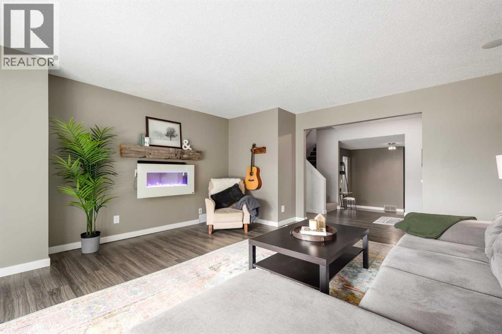 Single Family House for Sale in  Deermeade Road SE Deer Run Calgary 