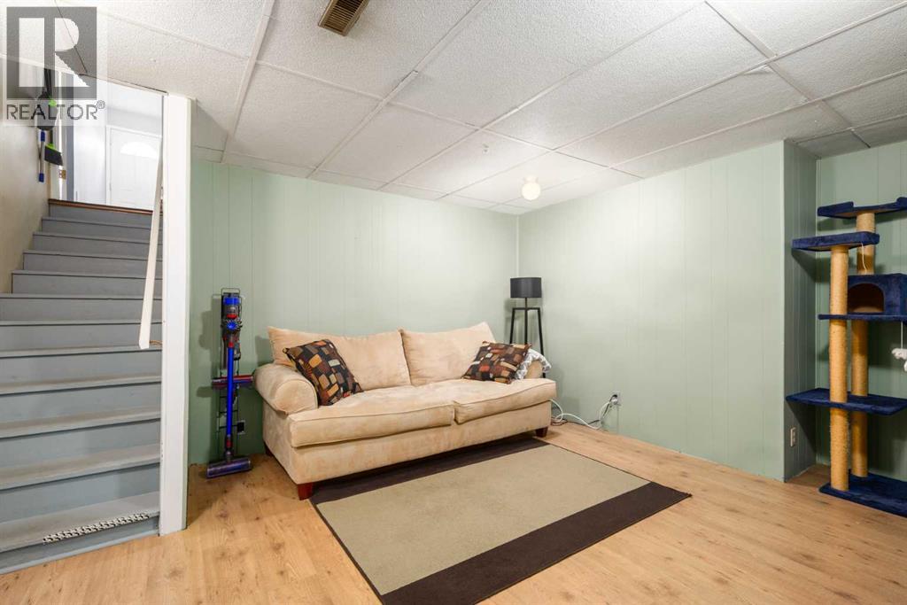 Single Family House for Sale in  Deermeade Road SE Deer Run Calgary 