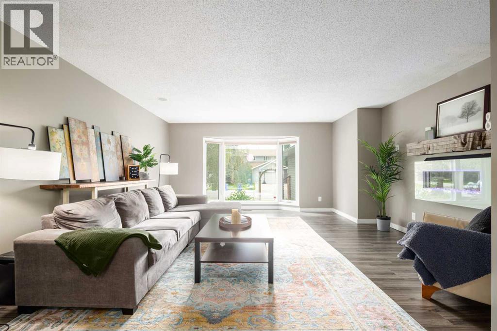 Single Family House for Sale in  Deermeade Road SE Deer Run Calgary 