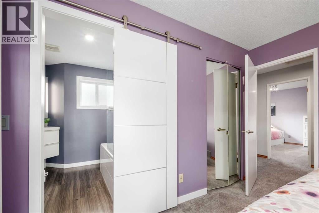 Single Family House for Sale in  Deermeade Road SE Deer Run Calgary 