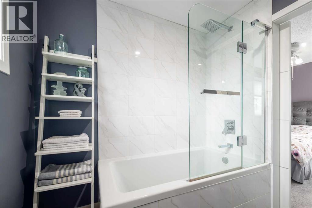 Single Family House for Sale in  Deermeade Road SE Deer Run Calgary 