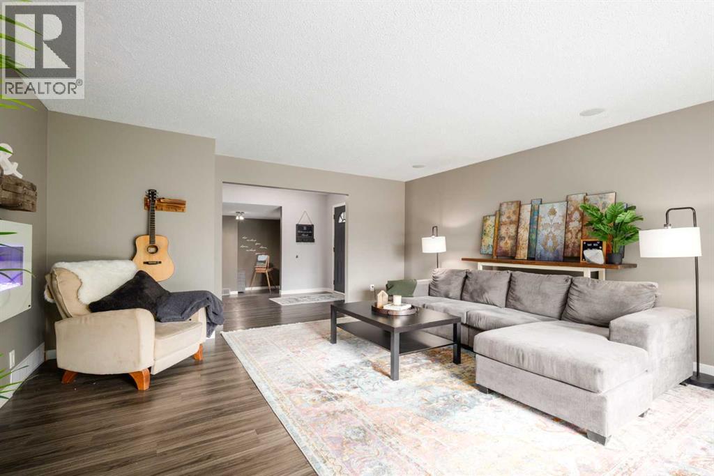 Single Family House for Sale in  Deermeade Road SE Deer Run Calgary 