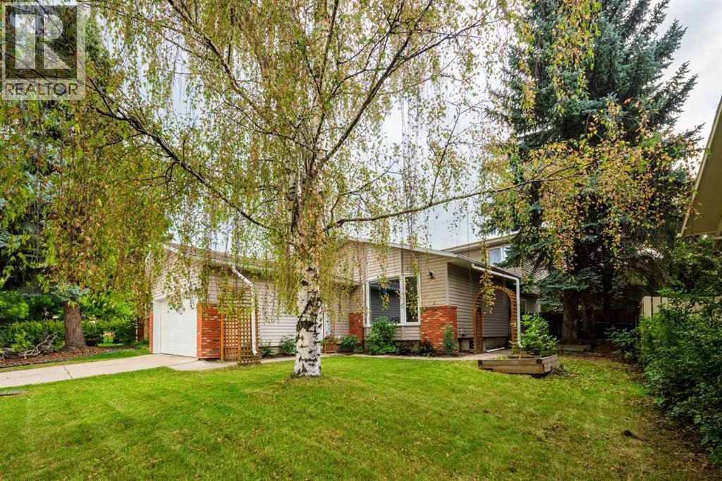 Single Family House for Sale in  Deermeade Road SE Deer Run Calgary 