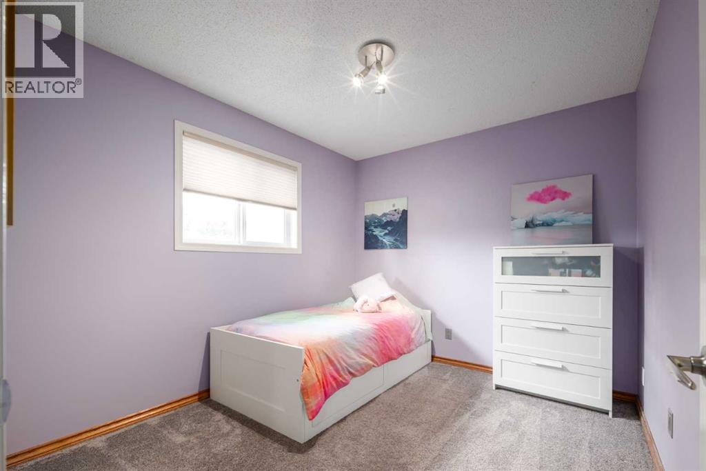 Single Family House for Sale in  Deermeade Road SE Deer Run Calgary 