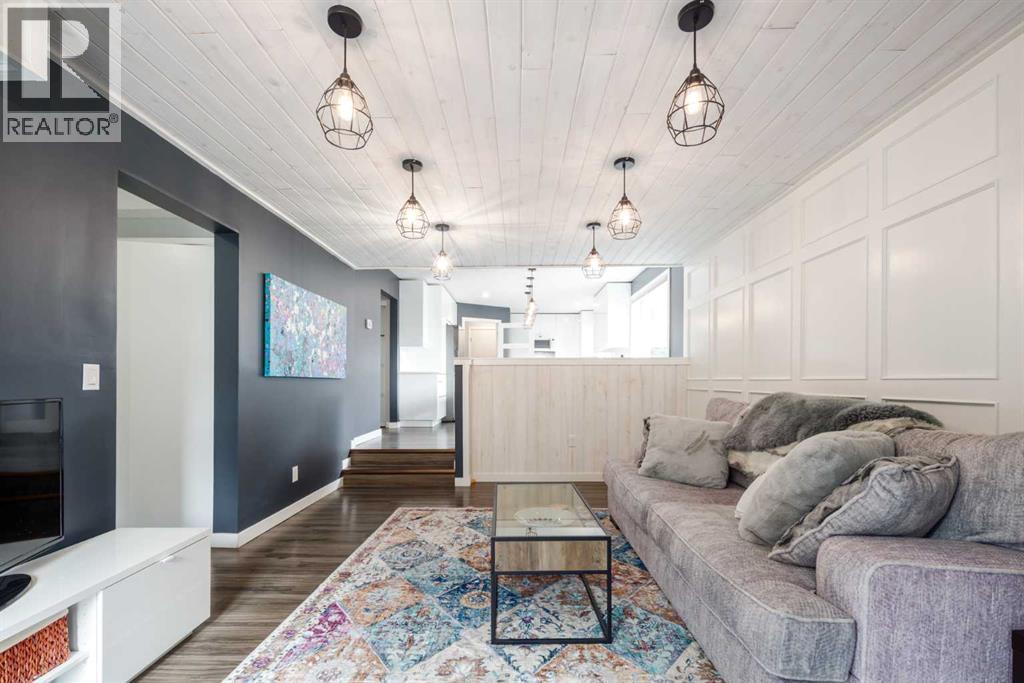 Single Family House for Sale in  Deermeade Road SE Deer Run Calgary 