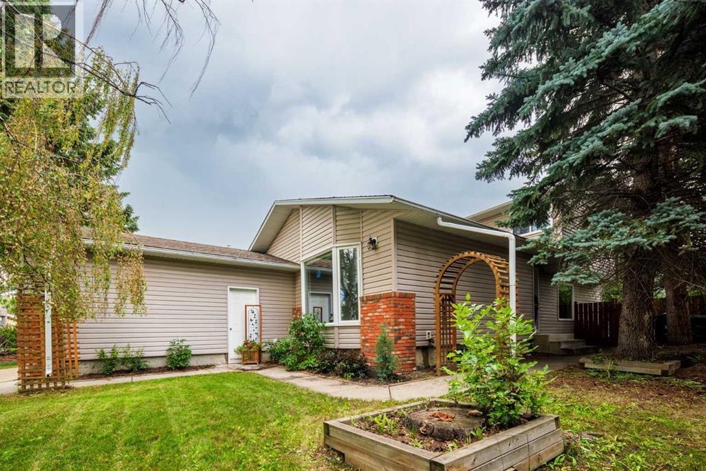 Single Family House for Sale in  Deermeade Road SE Deer Run Calgary 