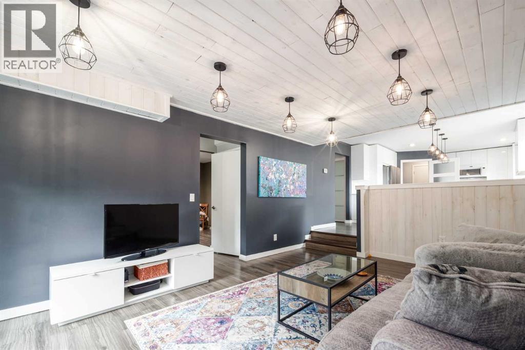 Single Family House for Sale in  Deermeade Road SE Deer Run Calgary 