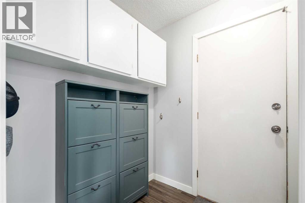 Single Family House for Sale in  Deermeade Road SE Deer Run Calgary 