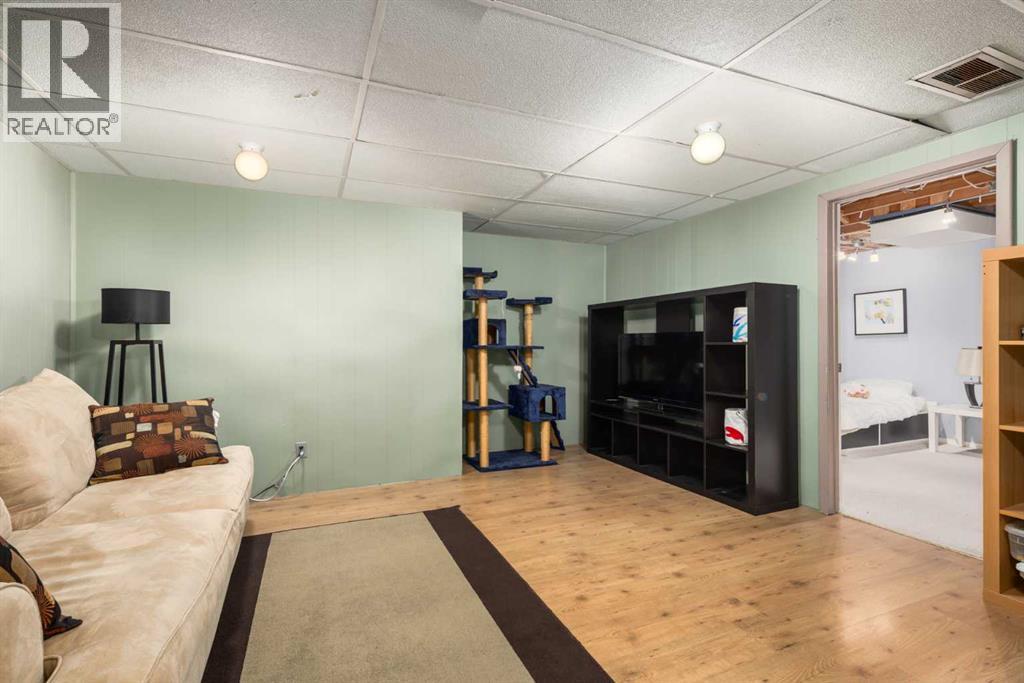Single Family House for Sale in  Deermeade Road SE Deer Run Calgary 