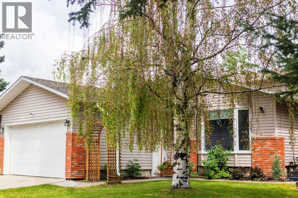 Single Family House for Sale in  Deermeade Road SE Deer Run Calgary 